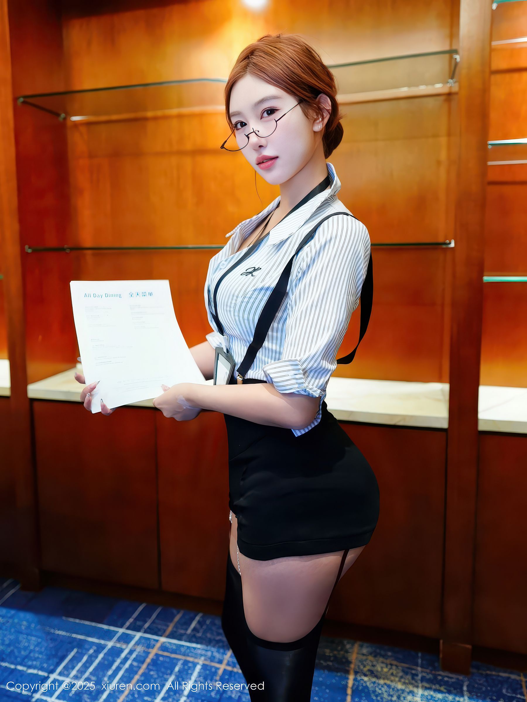 玩弄小骚逼逼洞AV